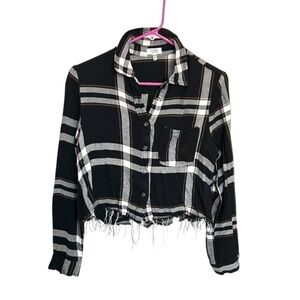 Tobi Collared Flannel Distressed Plaid Cropped Blouse in Black/White Size S